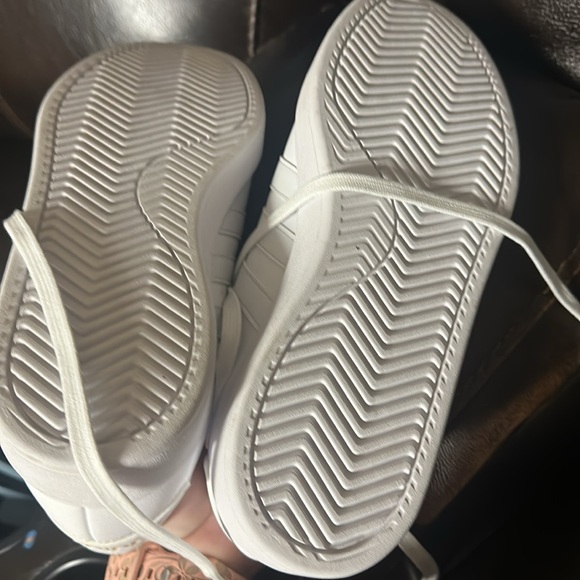 Adidas Grand Court White and Gold Sneakers Cloudfoam comfort sz 9 - Picture 3 of 5